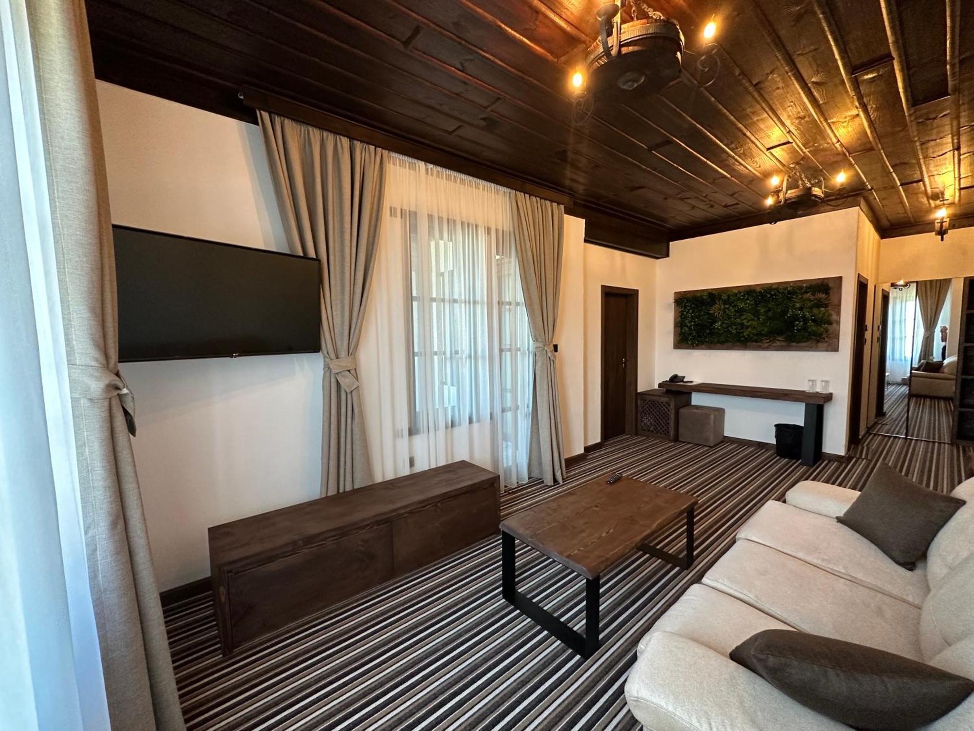 Hotel Leshten Zewnętrze zdjęcie