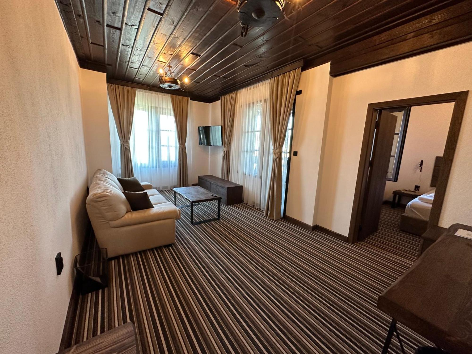 Hotel Leshten Zewnętrze zdjęcie