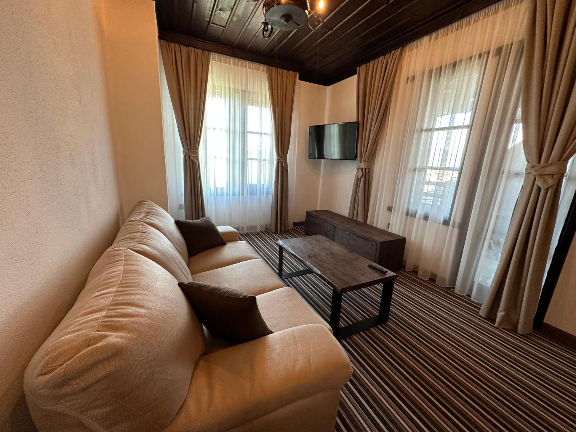 Hotel Leshten Zewnętrze zdjęcie