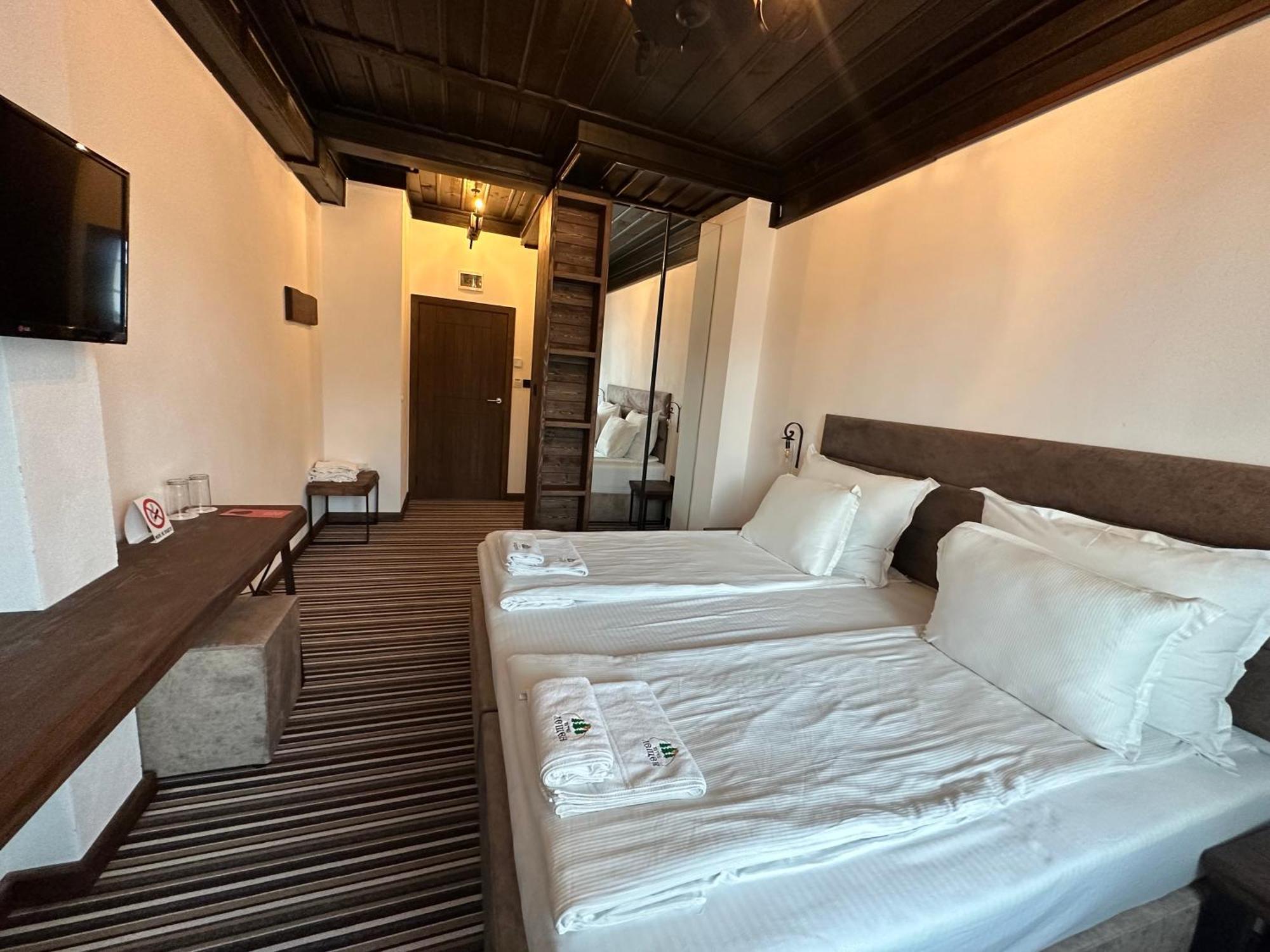 Hotel Leshten Zewnętrze zdjęcie